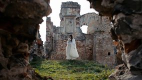 milet、TVアニメ『葬送のフリーレン』EDテーマ「The Story of Us」MVをプレミア公開！全編チェコで撮影