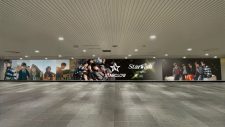 STARGLOW、デビューシングル「Star Wish」の特大ビジュアルが全国5都市に登場 - 画像一覧（3/3）