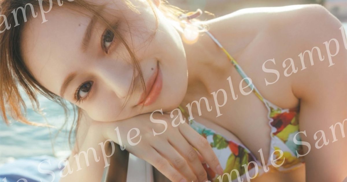 梅澤美波　まとめ売り 梅澤美波、お気に入りのカラフル⽔着でクルージング！2nd写真集封入