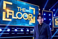 岡田准一、世界が熱狂する大ヒット番組『THE FLOOR』の日本版MCに決定！「新たな挑戦」