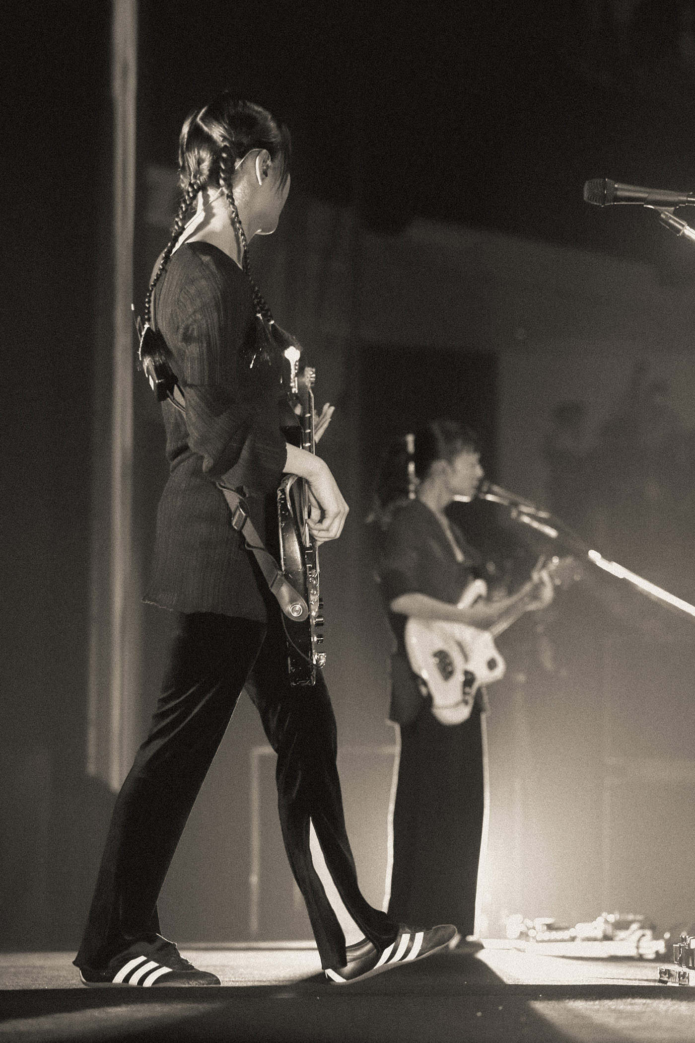 羊文学ライブフィルム「Hitsujibungaku Asia Tour “いま、ここ（Right now right here.）” at 日本武道館」試写レポート - 画像一覧（3/7）