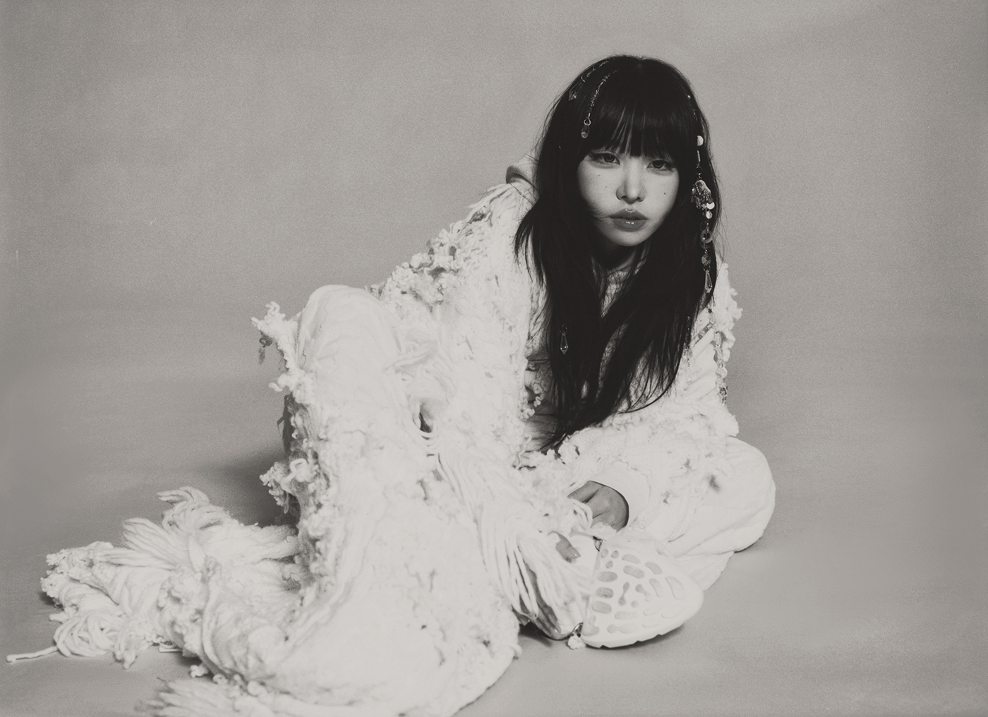 【歌詞全文あり】紫 今とは？「魔性の女A」「ウワサのあの子」がバイラルヒット！《教えてよ》が耳に残る「メンタルレンタル」から話題曲まで、新時代のオルタナティブ・アーティストに迫る