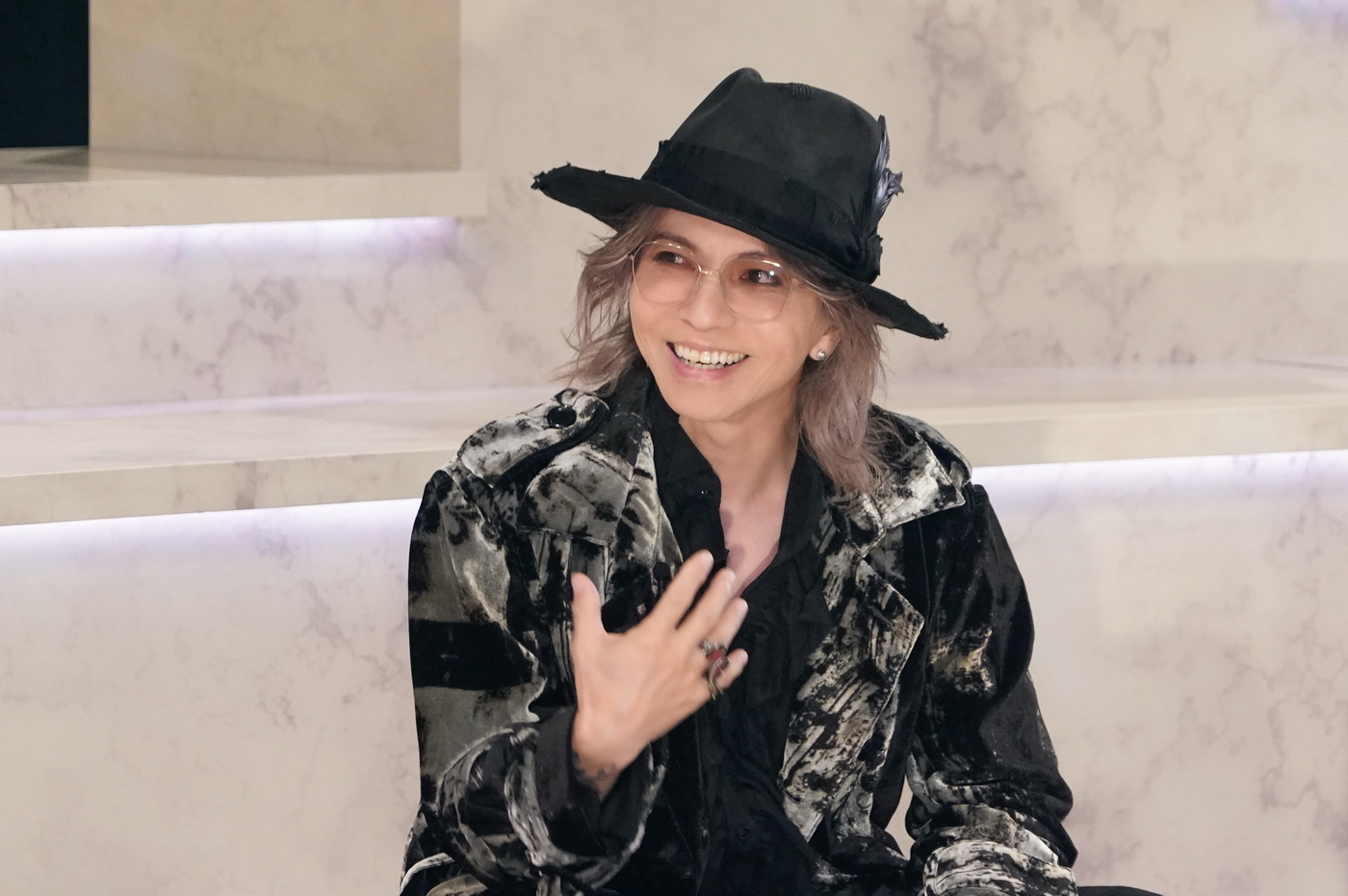 ロック界のレジェンド･HYDEが日本テレビ『夜の音』に登場！最新曲「THE ABYSS」を含む2曲を披露 - 画像一覧（2/5）