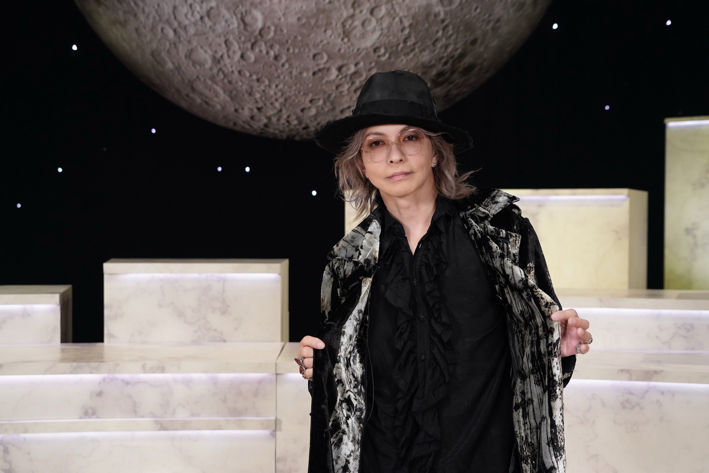 ロック界のレジェンド･HYDEが日本テレビ『夜の音』に登場！最新曲「THE ABYSS」を含む2曲を披露 - 画像一覧（3/5）