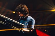【独占レポート】松尾レミ「（YONCEは）大学時代にずっとライブハウスで一緒にやってきた仲間」『Suchmos The Blow Your Mind TOUR 2026』に共通点の多い同世代バンド・GLIM SPANKYが登場 - 画像一覧（14/34）