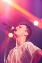 【独占レポート】松尾レミ「（YONCEは）大学時代にずっとライブハウスで一緒にやってきた仲間」『Suchmos The Blow Your Mind TOUR 2026』に共通点の多い同世代バンド・GLIM SPANKYが登場 - 画像一覧（21/34）