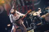 【独占レポート】松尾レミ「（YONCEは）大学時代にずっとライブハウスで一緒にやってきた仲間」『Suchmos The Blow Your Mind TOUR 2026』に共通点の多い同世代バンド・GLIM SPANKYが登場 - 画像一覧（22/34）