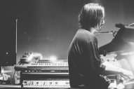 【独占レポート】松尾レミ「（YONCEは）大学時代にずっとライブハウスで一緒にやってきた仲間」『Suchmos The Blow Your Mind TOUR 2026』に共通点の多い同世代バンド・GLIM SPANKYが登場 - 画像一覧（27/34）