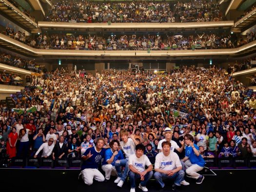 TUBE40周年記念ツアーを完走！ベストアルバムのタイトルになぞらえ“White”と“Blue”の2部で構成