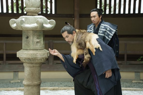 本木雅弘と宮舘涼太が、密室殺人の謎に迫る映画『黒牢城』本編シーン解禁！「（宮舘には）人の心に素直に存在してくる気の良さみたいなものがあった」