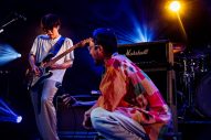 【独占レポート】Suchmosと長岡亮介でペトロールズ「雨」披露！人生においても欠かせない味方であり続ける2組が鳴らす音楽に心満たされる『Suchmos The Blow Your Mind TOUR 2026』福岡公演 - 画像一覧（2/31）