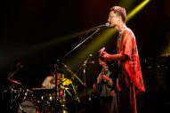 【独占レポート】Suchmosと長岡亮介でペトロールズ「雨」披露！人生においても欠かせない味方であり続ける2組が鳴らす音楽に心満たされる『Suchmos The Blow Your Mind TOUR 2026』福岡公演 - 画像一覧（13/31）