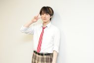 INI尾崎匠海「初日の撮影が制服というところが激熱です（笑）」田中麗奈×古川雄大W主演ドラマ『親愛なる夫へ～完璧な妻の嘘～』がクランクイン - 画像一覧（3/4）