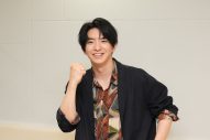 INI尾崎匠海「初日の撮影が制服というところが激熱です（笑）」田中麗奈×古川雄大W主演ドラマ『親愛なる夫へ～完璧な妻の嘘～』がクランクイン - 画像一覧（4/4）