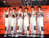 ジェシー「もっと磨きをかけていい石に」6人揃いのつなぎ姿で登壇！『SixTONES STock』取材会レポート - 画像一覧（1/7）