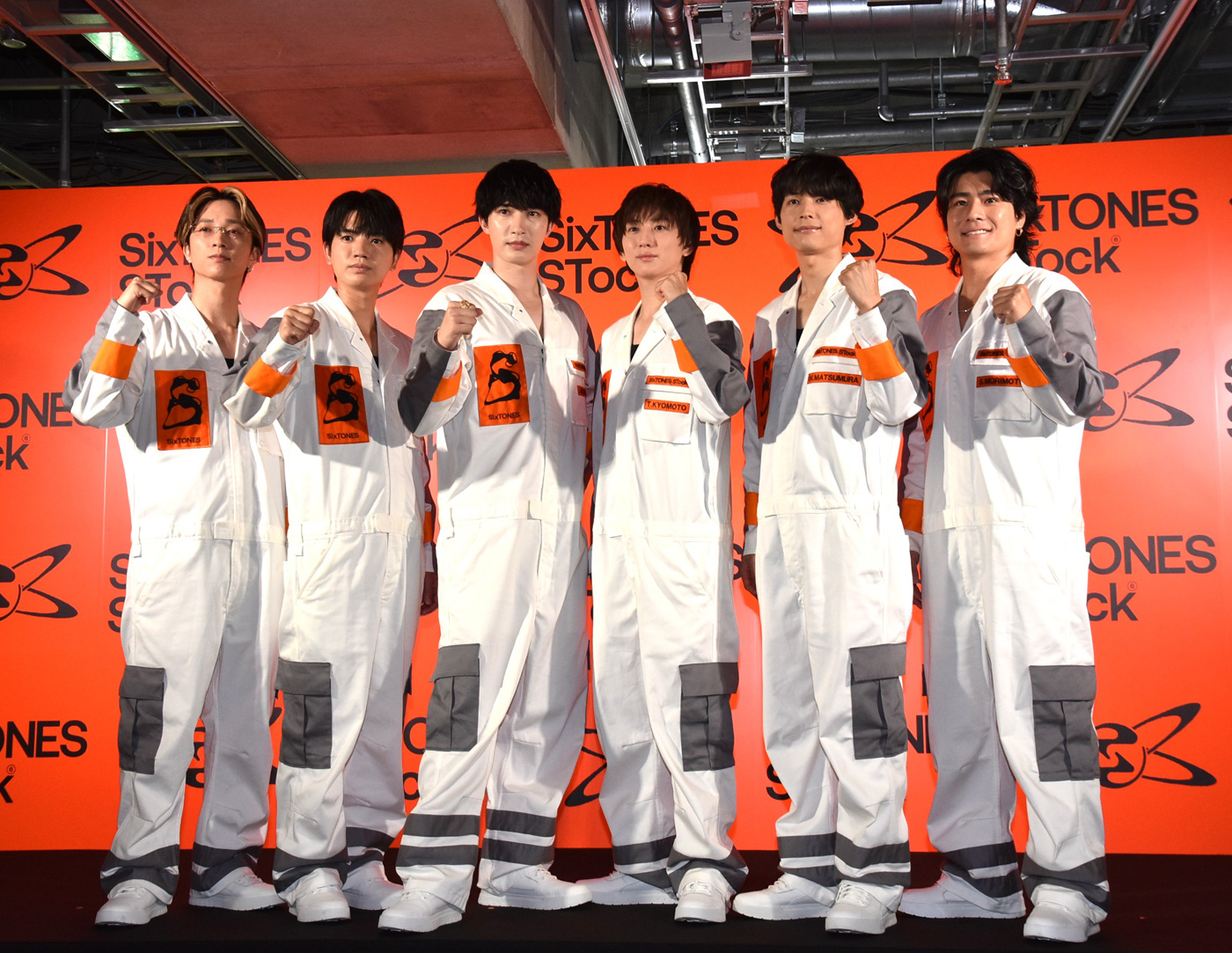 ジェシー「もっと磨きをかけていい石に」6人揃いのつなぎ姿で登壇！『SixTONES STock』取材会レポート