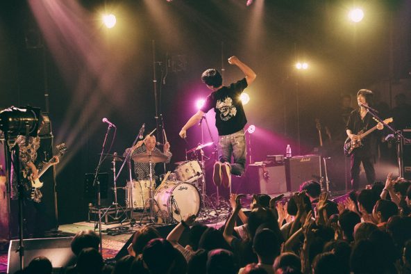 【独占レポート】SuchmosとThe Birthdayが鳴らす、ロックが秘める様々なロマンを盛大に浴びた『Suchmos The Blow Your Mind TOUR 2026』新潟公演