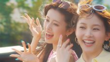 騒がしい前列と人見知りの後列？畑芽育、久間田琳加、横田真悠、RIMA（NiziU）が「上海ハニー」をはしゃいで歌うEssential新CM公開 - 画像一覧（7/19）