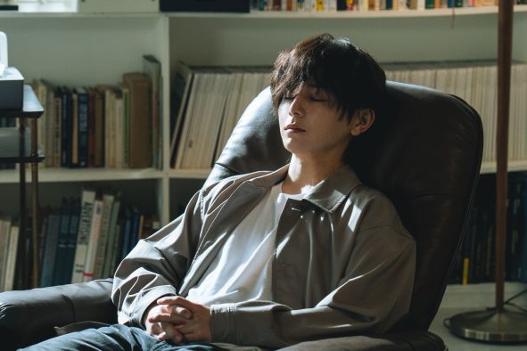 山田涼介主演ドラマ『一次元の挿し木』第2話今夜放送！悠（山田）と唯（白石聖）は関与が疑われる仙波佳代子（鈴木保奈美）に接触