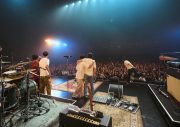 【独占レポート】Fujii Kazeが語るSuchmosの功績「日本の音楽を一気にオシャレにした」念願コラボが叶った『Suchmos The Blow Your Mind TOUR 2026』ツアーファイナル - 画像一覧（25/36）