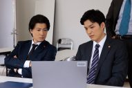 松村北斗主演ドラマ『告白－25年目の秘密－』第4話のあらすじ＆場面写真公開！麻里子の父親と連続誘拐犯が写る写真の秘密とは - 画像一覧（6/6）