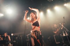 【ライブレポート】Hana Hope、“心の光”は世界へつながる。20代最初の夏、『HeartsGlow』で見せた新しいフォルクポップの現在地