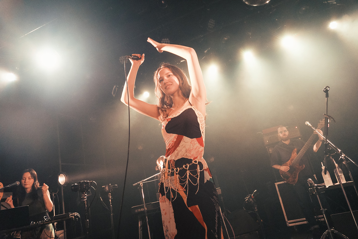 【ライブレポート】Hana Hope、“心の光”は世界へつながる。20代最初の夏、『HeartsGlow』で見せた新しいフォルクポップの現在地