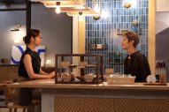 ドラマ『告白－25年目の秘密－』第6話、爽太（松村北斗）の秘密が麻里子（岡崎紗絵）にバレる！「終わった…僕の25年の恋…」 - 画像一覧（5/6）