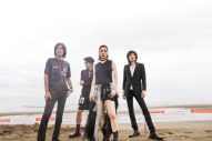 のん、美脚もまぶしい歴戦のロッカーたちを従えたサマソニオフショットを公開！「超かっこいいっす。しびれます」 - 画像一覧（1/7）