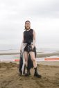 のん、美脚もまぶしい歴戦のロッカーたちを従えたサマソニオフショットを公開！「超かっこいいっす。しびれます」 - 画像一覧（3/7）