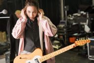 のん、美脚もまぶしい歴戦のロッカーたちを従えたサマソニオフショットを公開！「超かっこいいっす。しびれます」 - 画像一覧（5/7）