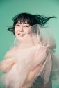 作家デビュー25周年の音楽家が、“小学校時代のクラスメイト”と新曲を発表 - 画像一覧（3/5）