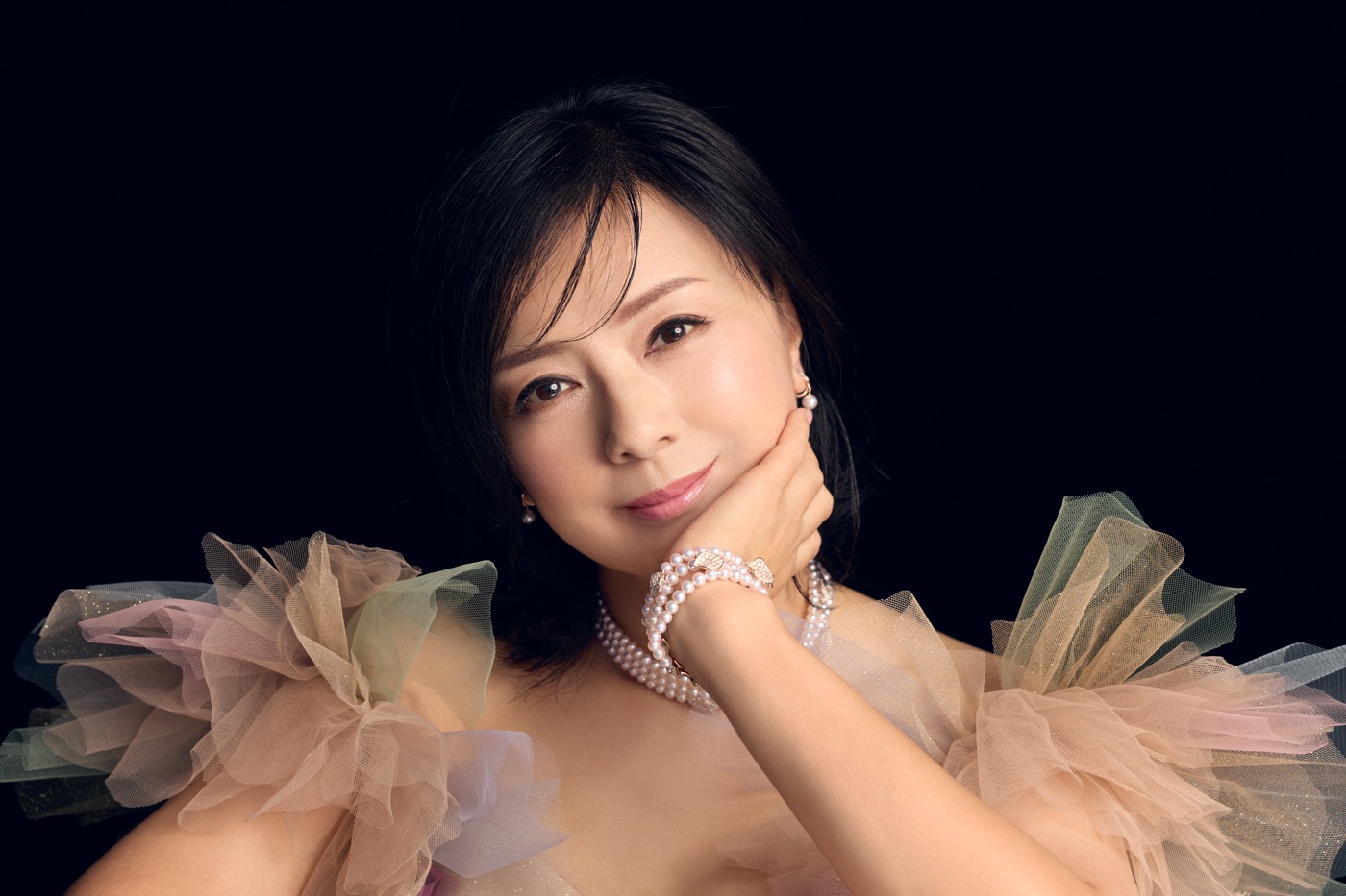 薬師丸ひろ子、自身初のフルオーケストラベストアルバム発売決定！「セーラー服と機関銃」ら全10曲を新録