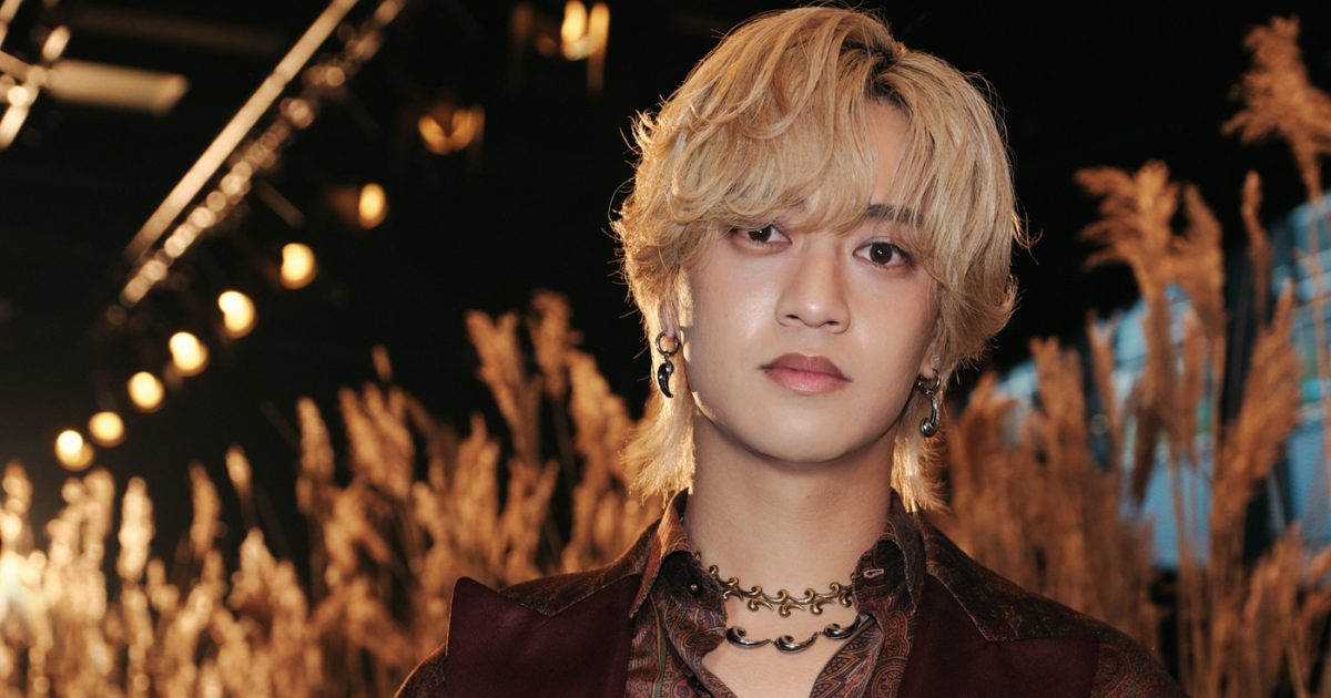髙橋海人「エトロ2027春夏ウィメンズコレクション」ファッションショーにブランドのヘリテージを感じさせるコーディネートで出席