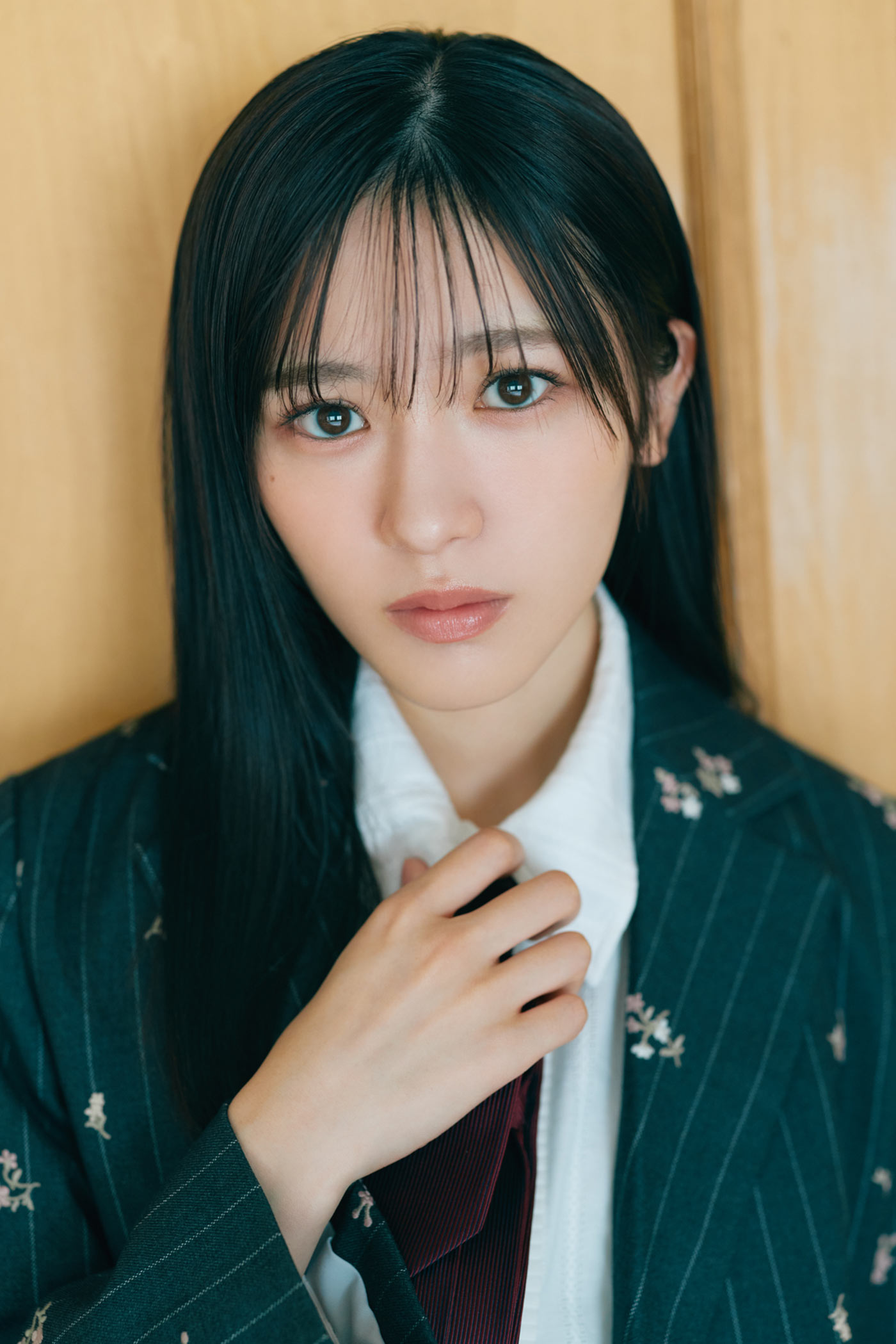 乃木坂46、6期生の個性に迫る撮り下ろしグラビア企画「6期生グラビア Nogizaka Colors」スタート！トップバッターは大越ひなの