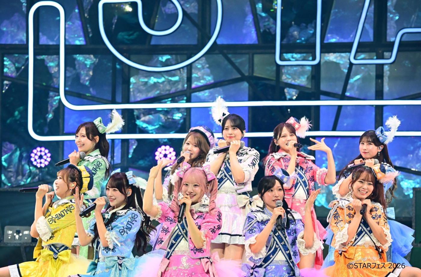 【ライブレポート】＝LOVE、マーチング衣装で『STARフェス』に登場！「とくべチュ、して」など全8曲を披露