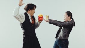 岡田准一×髙石あかり、マクドナルド新CMで初共演！刑事ドラマさながらの大迫力アクションシーンを披露