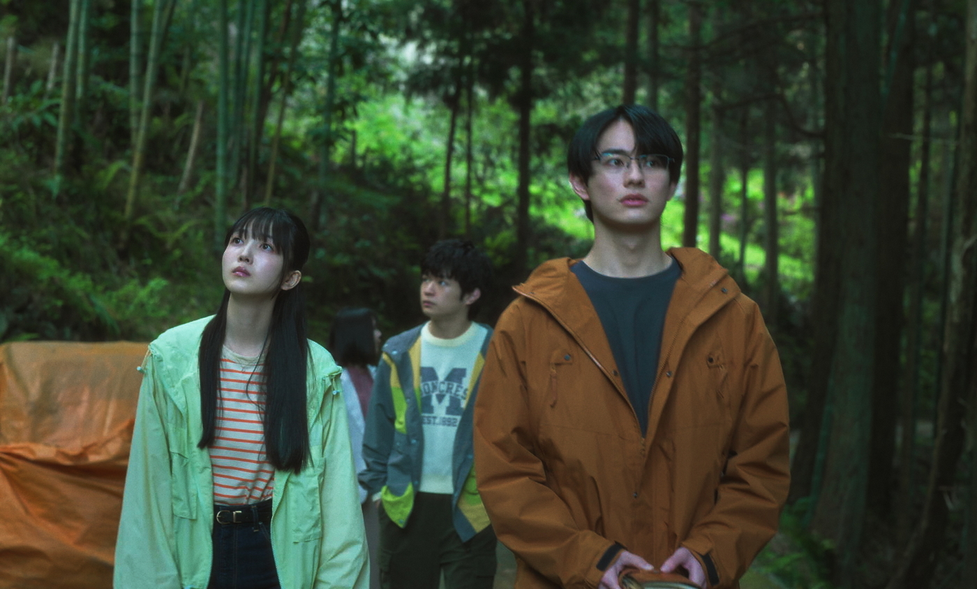 前田拳太郎×久保史緒里がネット発の最恐都市伝説に足を踏み入れる！映画『巨頭ｵ』予告映像＆ポスタービジュアル解禁