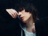 ボカロP”バルーン”こと須田景凪、『須田景凪 TOUR 2026 “GLIMMER”』アジア公演のドキュメント映像を2夜連続公開 - 画像一覧（1/4）