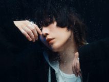 ボカロP”バルーン”こと須田景凪、『須田景凪 TOUR 2026 “GLIMMER”』アジア公演のドキュメント映像を2夜連続公開