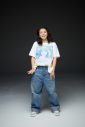 小泉今日子、本人デザインの40周年記念Tシャツを着用した新アーティスト写真×5種を公開 - 画像一覧（6/6）