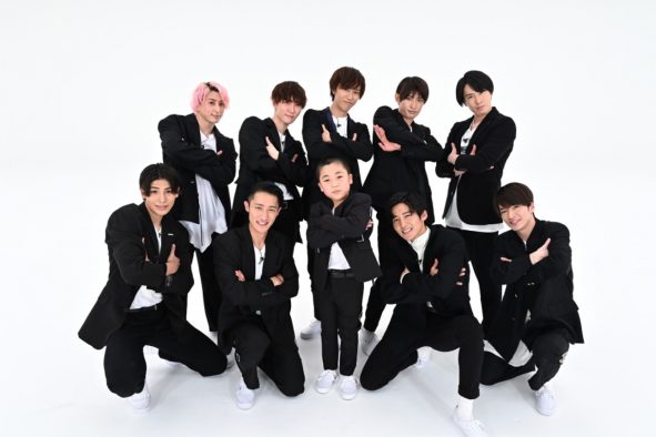 Snow Man、かわいらしい“10人目のSnow Man”と高難易度ダンスを披露