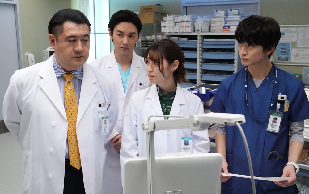 浜辺美波主演ドラマ『ドクターホワイト』今夜スタート！ Adoが歌う主題