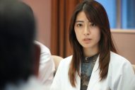 浜辺美波主演ドラマ『ドクターホワイト』今夜スタート！ Adoが歌う主題歌もドラマ内で初解禁 - 画像一覧（17/18）