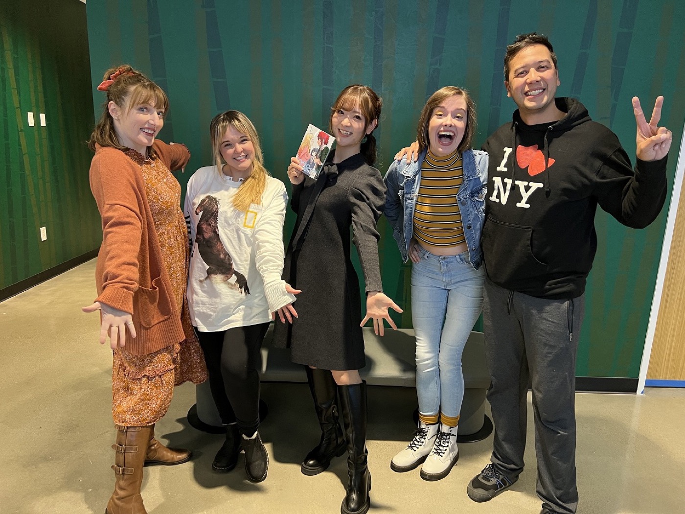 22/7・天城サリー、アメリカ・ダラスにて英語吹替版『トモちゃんは女の子！』のアフレコに参加