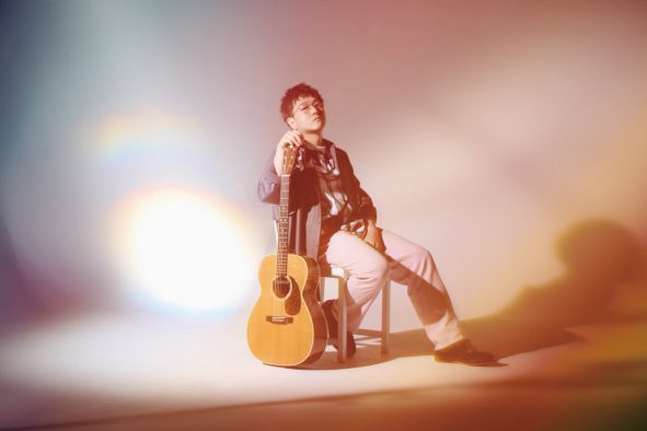 松室政哉、ひとりでまわる全国ツアーのファイナルとして、バンド編成ライブが追加決定