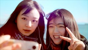 ふたりの女子高生の、友情と別れ。Penthouse、新曲「Take Me Maybe」MV公開