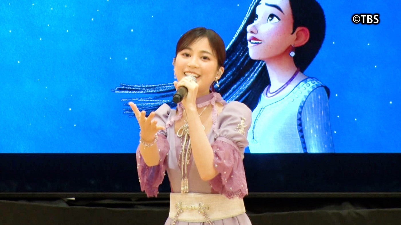 生田絵梨花が、大阪の高校の体育館でディズニー100周年記念作品『ウィッシュ』劇中歌を熱唱