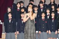 【レポート】リトグリ、映画『カラオケ行こ！』のイベントで主題歌「紅」を中学合唱部と歌唱 - 画像一覧（7/11）