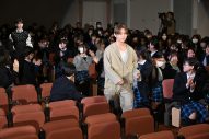 【レポート】 山田涼介＆浜辺美波のサプライズ登場に女子生徒350人が絶叫！「かわいい！」「カッコいい！」「大好き！」 - 画像一覧（2/5）